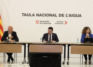 La Generalitat luchará contra la sequía dando agua salada a los turistas porque «si se comen las paellas de Las Ramblas, podemos darles cualquier cosa»