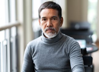Busca a alguien que quiera jugar a los abogados para denunciar a su marido por negligencia mientras jugaba con él a los médicos