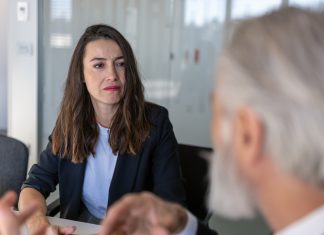 Finge que sufre el síndrome de Tourette para poder despacharse a gusto con su jefe