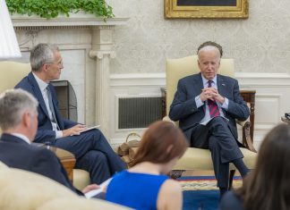 Cuatro asesores diferentes explican a Biden que no ha ganado las elecciones y que ya hace mucho que se independizaron de Inglaterra