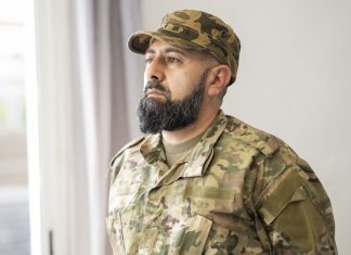 “Ah, ¿la mili era opcional?”, pregunta un soldado que lleva quince años en el Ejército