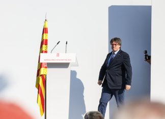 Puigdemont ordenó a Junts tumbar la proposición de ley para regular los alquileres temporales y recordó a sus compañeros que su piso de Girona es un Airbnb desde que se exilió