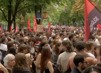 Deja de creer en el derecho a la vivienda y en los Derechos Humanos en general tras estar cinco minutos al lado de la batucada de la manifestación