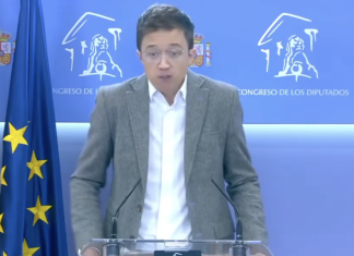 Tras su comunicado, Errejón aclara que quien dimite es el personaje, no la persona, que seguirá de diputado