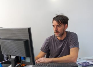 Si usas letras, números y símbolos para tus contraseñas, tus cuentas podrían estar en peligro, alertan los expertos en ciberseguridad