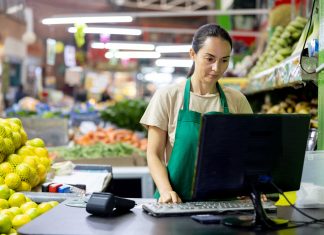«56 euros»: Una cajera de Mercadona descubre lo que vale al escanearse a sí misma