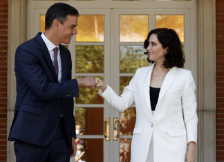 Cinco consejos de decoración con los que conseguir que Isabel Díaz Ayuso acepte tu invitación a La Moncloa
