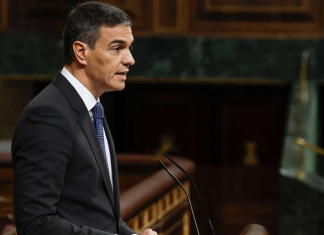 Sánchez propone dar salida a toda la inmigración ilegal multiplicando por veinte los musicales de Nacho Cano