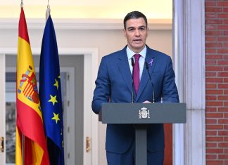 Pedro Sánchez desmiente que sea el presidente del Gobierno y lo achaca a un bulo de la extrema derecha