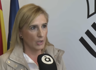 La consejera responsable de emergencias dice que desconocía hasta esa tarde que los valencianos tenían móviles