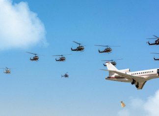 Pedro Sánchez repartirá el dinero para Valencia lanzando sacos desde el Falcon rodeado de helicópteros que reproducirán La cabalgata de las Valkirias