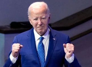 Joe Biden intenta asaltar el Capitolio y se lesiona la rodilla al golpear la puerta