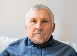 Un médico le da tres meses de vida a un paciente y un psicólogo le da medio año para aceptarlo