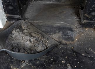 Llenar el salón de barro y otros trucos para que tu casa aparezca en el programa de Iker Jiménez