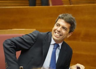 Tras lanzar su sexta versión, Carlos Mazón anuncia que ya trabaja en sus versiones séptima y octava sobre qué hacía y dónde estaba el día de la dana