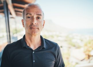 Un hombre atribuye todos sus defectos personales a efectos secundarios de la medicación