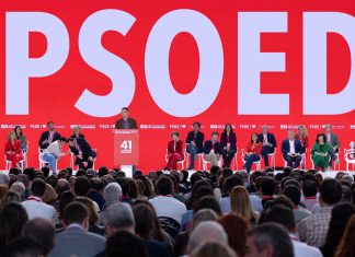 El PSOE añade la D de forma permanente a sus siglas y a su ideario