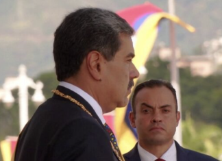 Maduro es investido frente al venezolano que lo votó