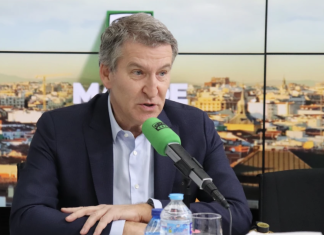 Feijóo, como presidente de Groenlandia, se ofrece a negociar con Trump la venta de la isla