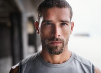Curiosamente, un joven que no se deja manipular por nadie defiende las mismas ideas que los tres hombres más ricos del mundo