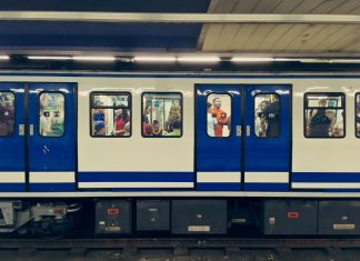 «Próxima estación Antón Martín, donde besé a Marisa por primera vez», dice la megafonía del metro, decidida a abrir por primera vez su corazón