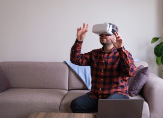Un hombre lleva 10 horas buscando sus gafas de realidad virtual en una jungla prehistórica sin recordar que las lleva puestas