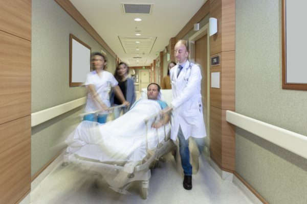 Un paciente que no deja de mejorar acaba subiendo de la UCI a planta y de planta a la azotea del hospital