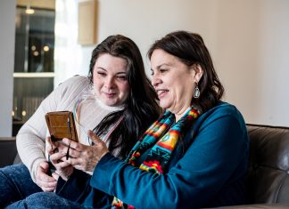 Los nativoamericanos, emocionados al leer que Trump va a deportar a absolutamente todos los inmigrantes, incluidos los hijos de estos
