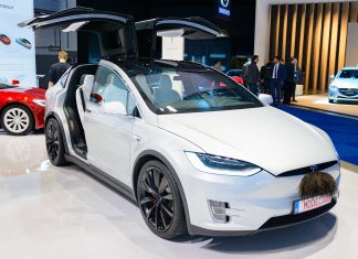 Tesla niega que el nombre de su nuevo Tesla Führer SS88 haga alusión alguna al nazismo y no entiende por qué se está vendiendo tan mal