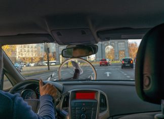 “¡Ya están los ciclistas metiéndose debajo de las ruedas de mi coche como si la carretera fuera suya!”, se queja un conductor