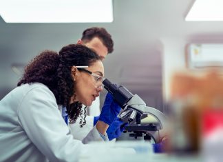 Volver a fumar, principal motivación de los investigadores de la cura contra el cáncer