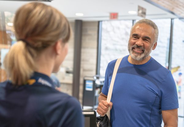 Pide que le desdoblen la personalidad como en la serie “Severance” pero para ir al gimnasio