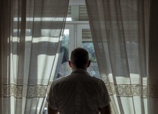 “Creo que mi matrimonio está en crisis”, dice un hombre que hace seis meses que vive solo