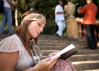 El Día Mundial de la Poesía se salda con diez mil embarazos y seiscientos corazones rotos, un 30% más que el año pasado