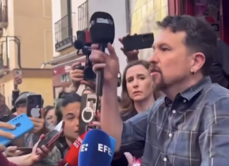 El micrófono de Vito Quiles se convierte en la víctima número 300 millones del comunismo
