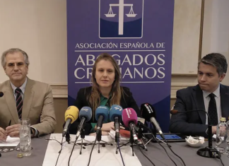 Abogados Cristianos denuncia al Papa por morirse