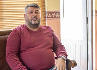 Un exadicto al trabajo que lleva ocho años “sobrio” lamenta que todos sus familiares le empujen a volver a trabajar