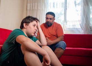 Un hombre cree que a su hijo le pasa lo mismo que al de la serie “Adolescencia” porque lleva varios días en plano secuencia