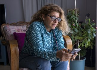 Una mujer que pasa tres horas diarias en Instagram no entiende por qué su hijo se pasa el día enganchado a TikTok