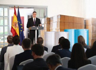 “El viaje en busca de inversión ha sido un éxito”, dice Pedro Sánchez tras volver de China con 200 metros de licra y 19 millones de ‘spinners’