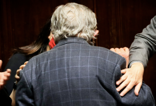 Docenas de políticos que no tienen ninguna intención de imitar sus formas se deshacen en elogios a José Mujica