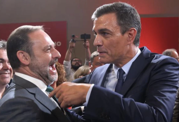 «Ya voy», «Llegando», «1 min», «saliendo» y cinco «wasaps» más que arruinan por completo la imagen de Pedro Sánchez