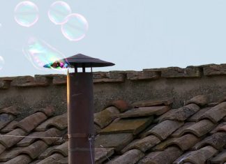 La salida de burbujas de la chimenea del Vaticano indica que el cónclave ha decidido hacer una fiesta de la espuma