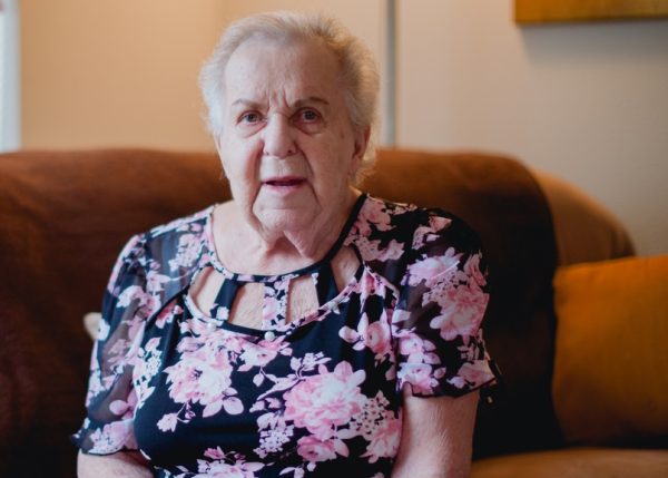 Después de cinco años yendo a terapia con una señora, se da cuenta de que la consulta de la terapeuta es en el segundo B
