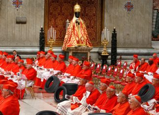 Que varios cardenales hayan acudido al cónclave con un gran número de neumáticos indicaría que están preparados para más de dos “fumatas negras”