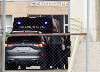 Santos Cerdán agradece que, en plena ola de calor, vaya a pasar un tiempo en la sombra