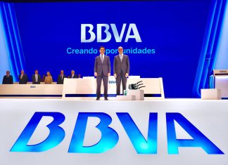 El BBVA renuncia a la opa al Sabadell y por ahora se conforma con un juego de sartenes y un móvil Xiaomi