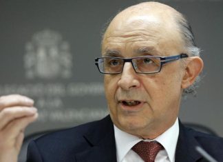 Una investigación señala que Montoro habría beneficiado fiscalmente a miles de defraudadores de forma ilegal