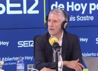 Marlaska recuerda a los ultras que quieran deshumanizar inmigrantes que la “vía democrática” para hacerlo es en la valla de Melilla