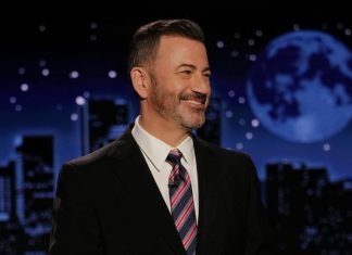 “Estos días he aprovechado para pensar, y lo que no me explico es cómo le dio en el cuello y no en la cabeza, con la cara esa gigante que tenía”, fueron las primeras palabras de Jimmy Kimmel en su regreso a la televisión